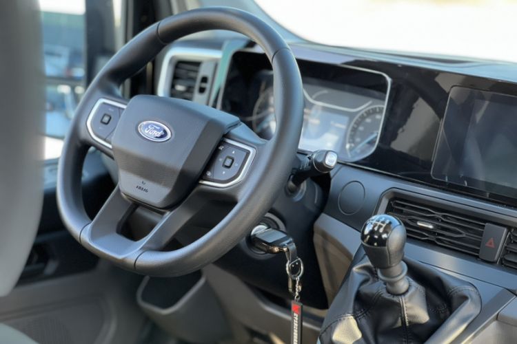 Used Ford Transit T8 2024 T8 2.0T Diesel Manual Short Wheelbase Mid-Roof 6-Seater Multi-Function Version 3/3
