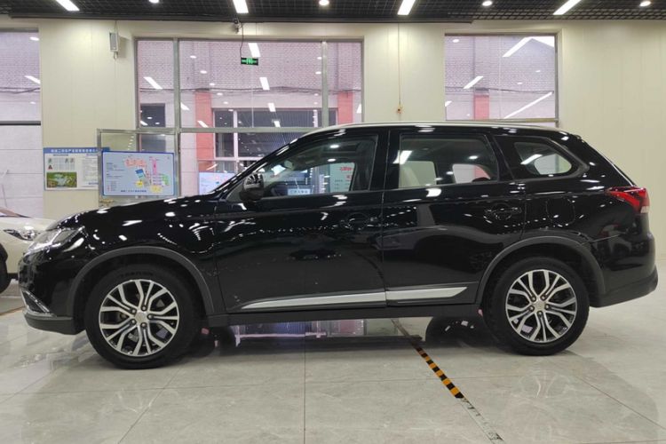 Used Mitsubishi Outlander 2018 2.0L Two-Wheel Drive Glory Edition 5 Seats
