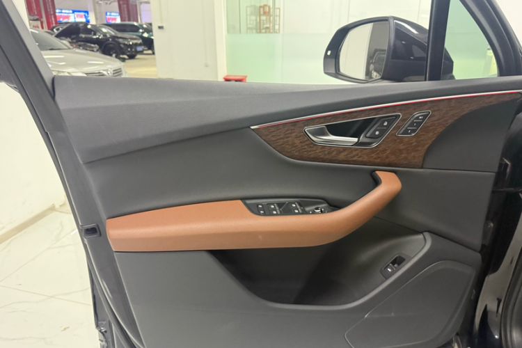 Used Audi Q7 2021 55 TFSI quattro S line Sport model
