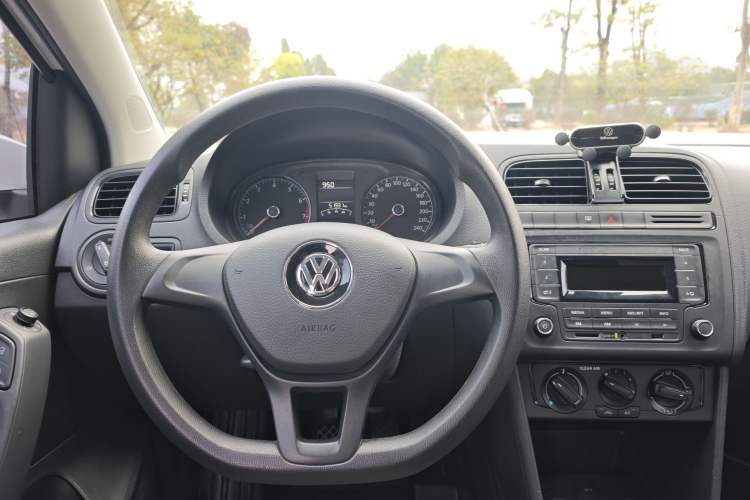 Used Volkswagen Polo 2016 1.4L Manual Fashion Model