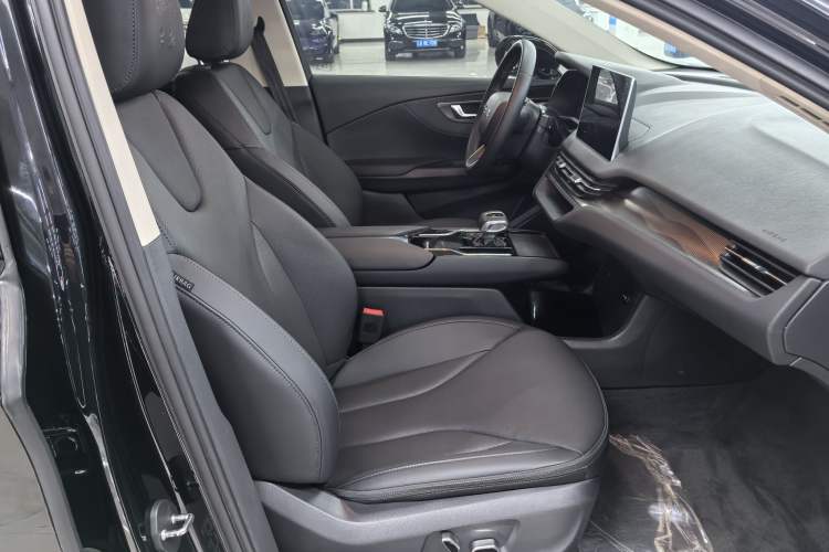 Used Hongqi E-QM5 2024 610 km PLUS
