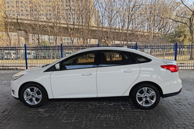 Used Ford Focus 2015 Sedan 1.6L Automatic Comfort Model
