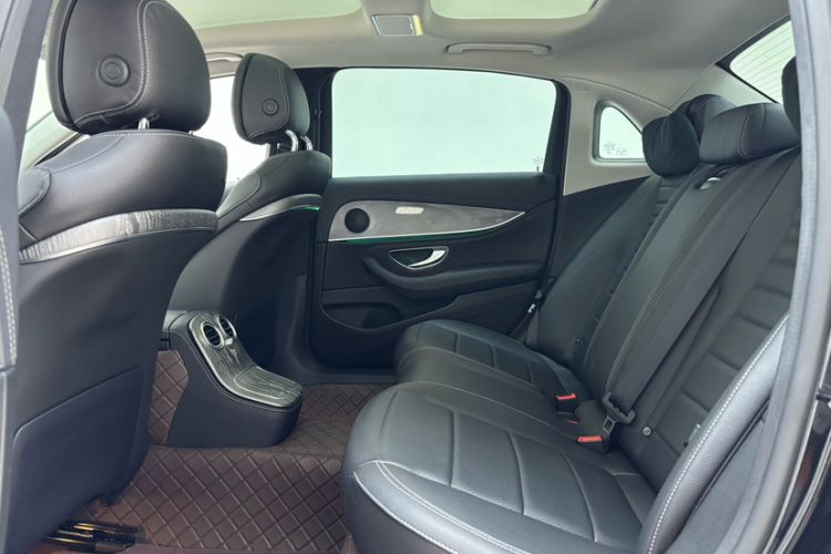 Used Mercedes-Benz E-Class 2022 Revised Version E 300 L Sporty and Stylish Edition
