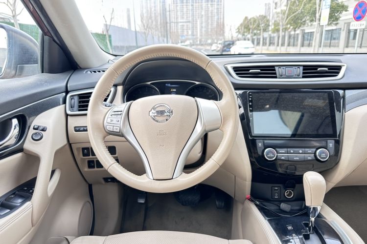 Used Nissan X-Trail 2014 2.5L CVT Leading Edition 4WD
