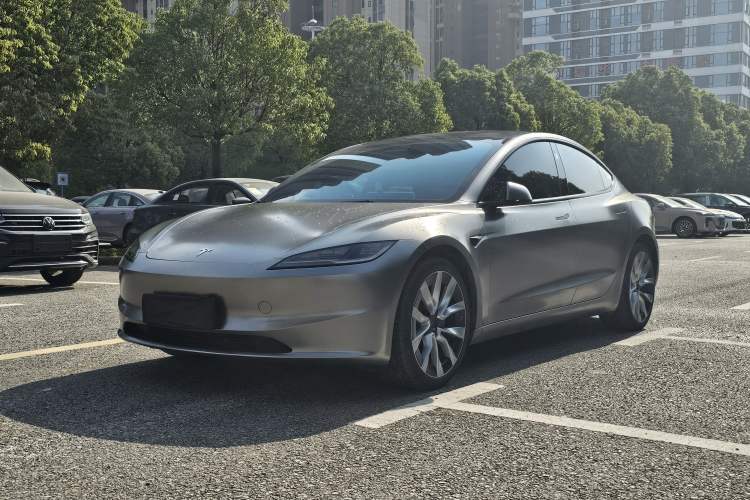 Used Tesla Model 3 2023 Long-Range All-Wheel-Drive Version