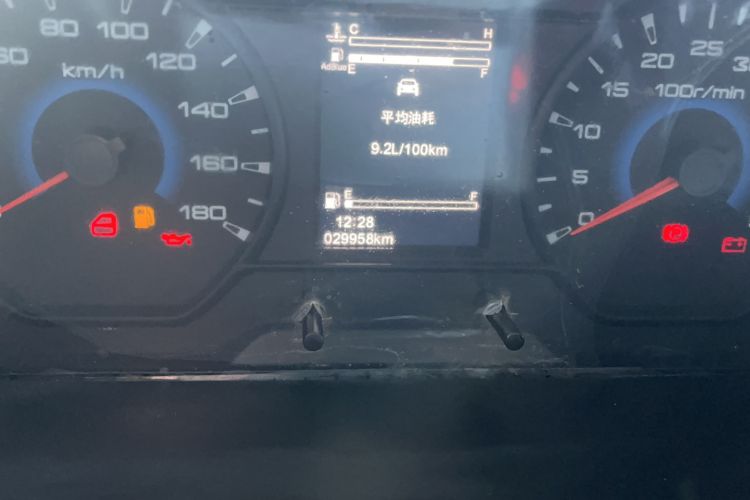 Used Iveco Daily 2023 2.8T V35 Van Short Wheelbase Mid-Roof Design Dual Tires Side-Swing Doors 2-3 Seater
