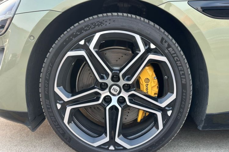 Used  SU7 2024 Rear-Drive Ultra-Long Range Advanced Pro-Level Intelligent Driving Version
