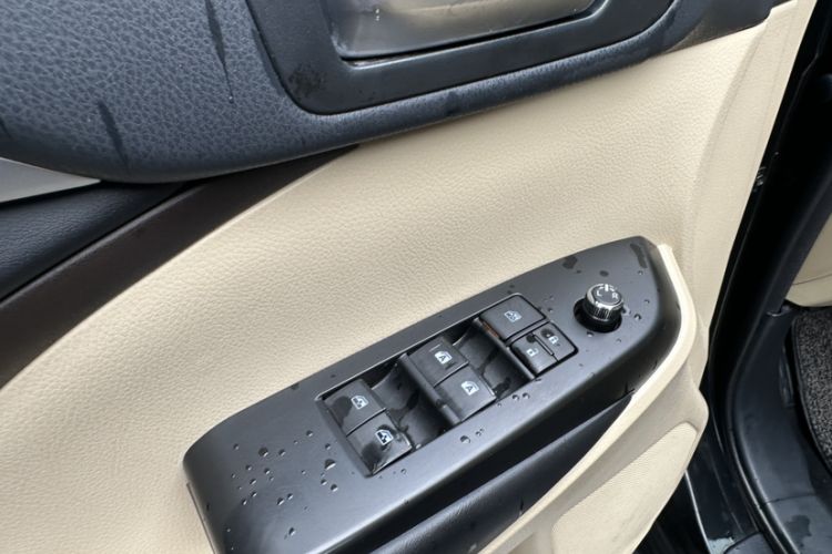 Used Toyota Highlander 2018 2.0T Two-Wheel Drive Elite Edition 5 Seats Emission Standard China V
