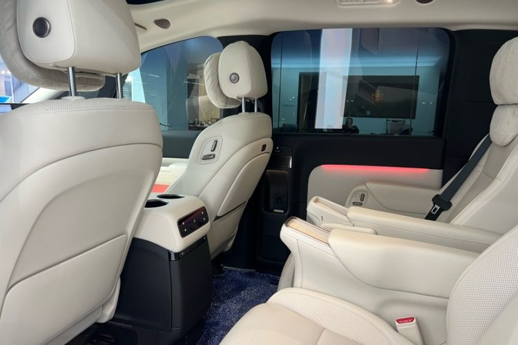 Used Li Auto MEGA 2025 Ultra Smart Refreshed Edition