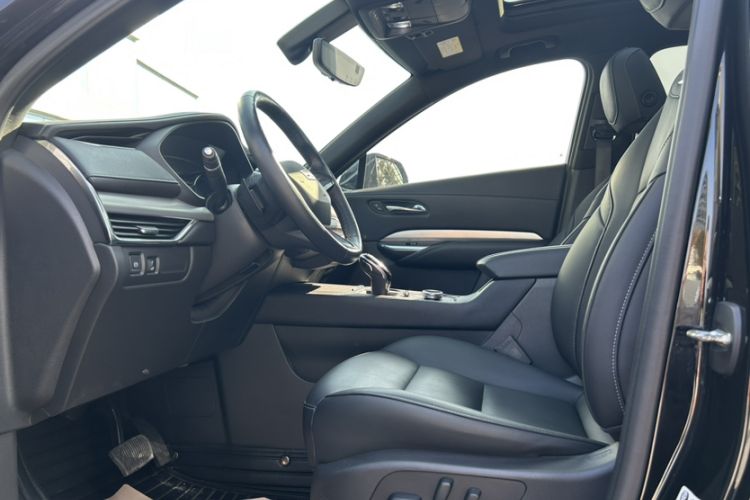 Used Cadillac XT4 2020 28T Two-Wheel-Drive Leading Version
