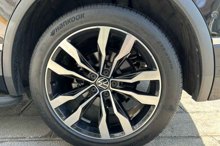 Used Volkswagen Tiguan L 2021 330TSI Automatic Two-Wheel Drive R-Line Enhanced Edition
