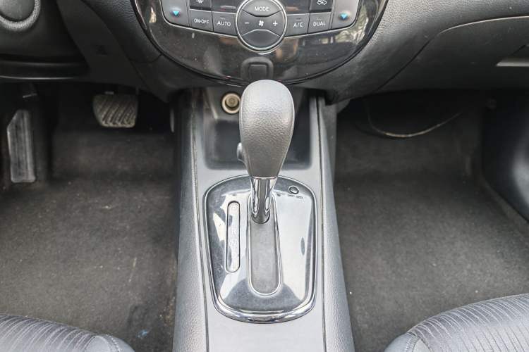 Used Nissan Tiida 2014 1.6L CVT Smart Model
