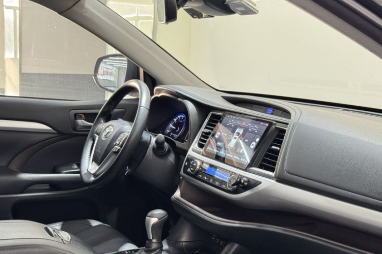 Used Toyota Highlander 2018 2.0T Four-Wheel Drive Luxury Edition 7 Seats China V Emission Standard
