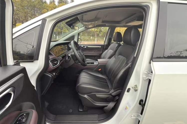 Used GAC Trumpchi M6 2021 PRO 270T Automatic Luxury Edition
