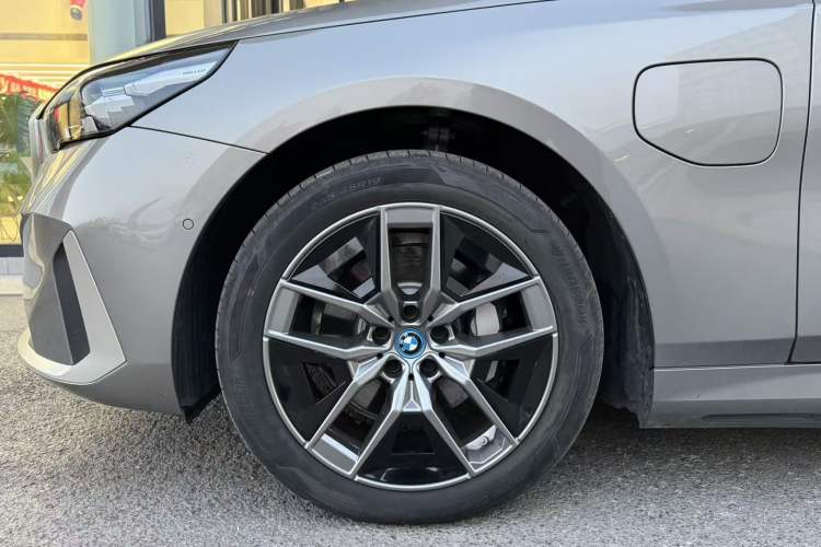 Used BMW i5 2024 eDrive 35L Luxury Package
