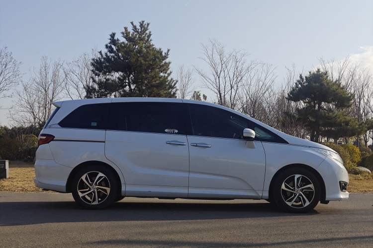 Used Honda Odyssey 2015 Revised 2.4L Luxury Edition