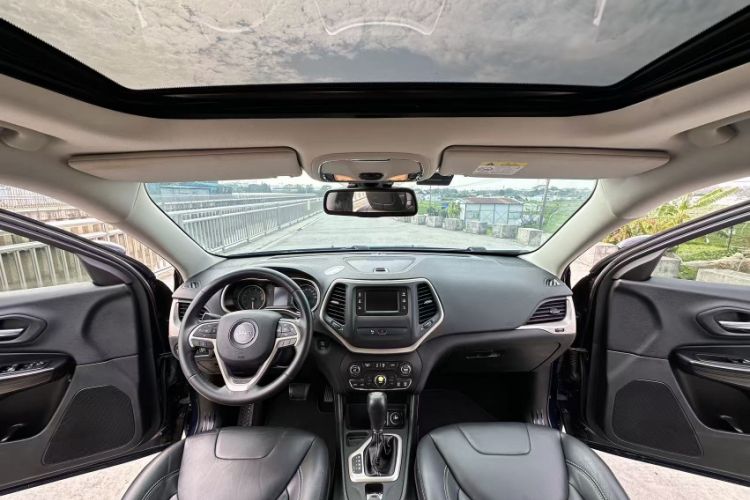 Used  Cherokee 2016 2.4L Leading Edition
