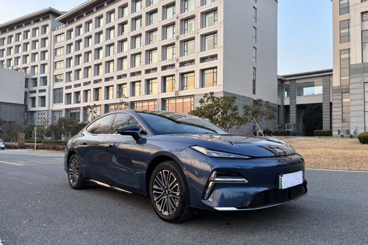 Used  Galaxy 8 2025 130km EM-i Deluxe Edition
