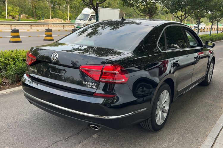 Used Volkswagen Passat 2017 330TSI DSG Luxury Edition
