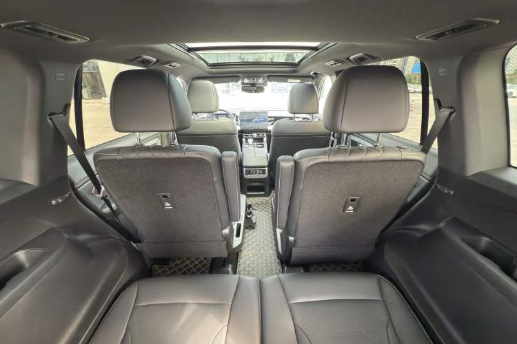 Used GAC Trumpchi GS8 2022 Linghang Series 2.0 TGDI Two-Wheel Drive Luxury Smart Connectivity Version (6 Seats)
