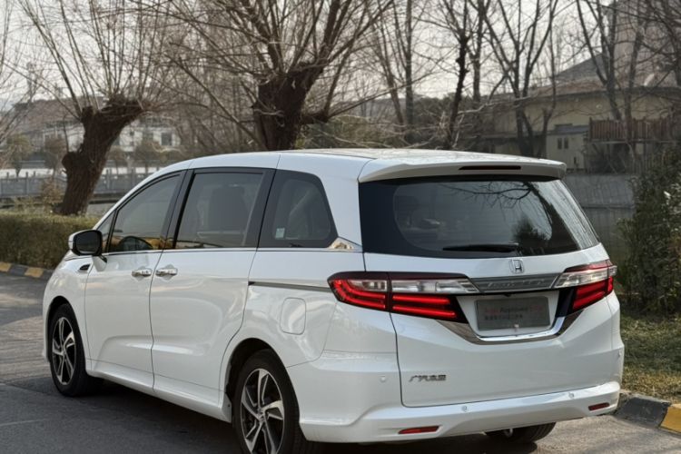 Used Honda Odyssey 2015 Revised 2.4L Luxury Edition
