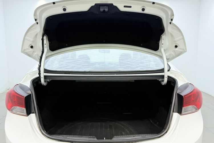 Used Hyundai Elantra 2015 1.6L Automatic Luxury Model