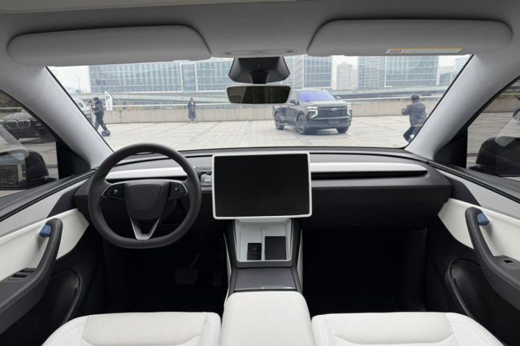 Used Tesla Model Y 2025 Updated Version Long-Range All-Wheel Drive
