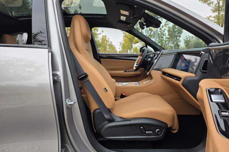 Used  L7 2025 EM-i 115km Exploration+ Edition
