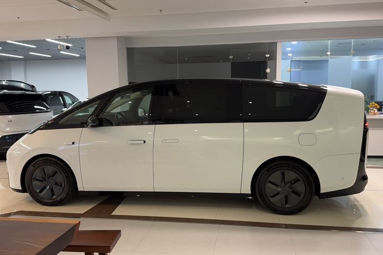 Used Li Auto MEGA 2024 Ultra Model
