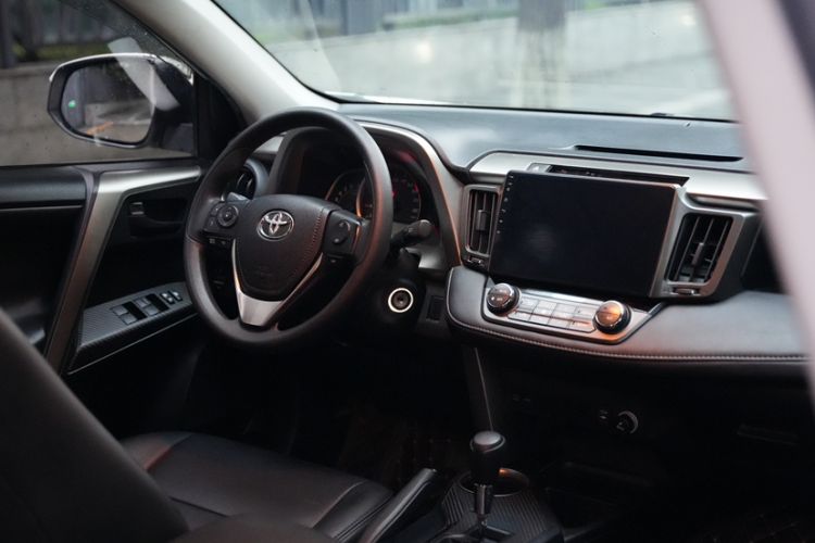 Used Toyota RAV4 2015 2.0L CVT Two-Wheel Drive Fashion Edition
