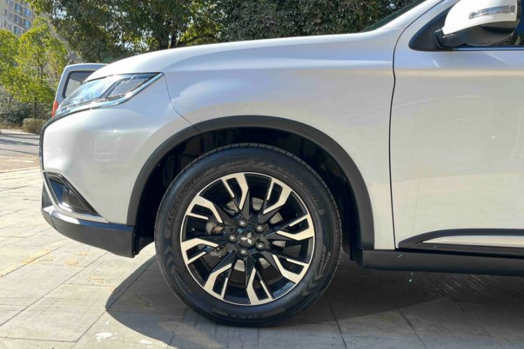 Used Mitsubishi Outlander 2020 2.4L 4x4 Zhi Xiang Edition 5 Seats
