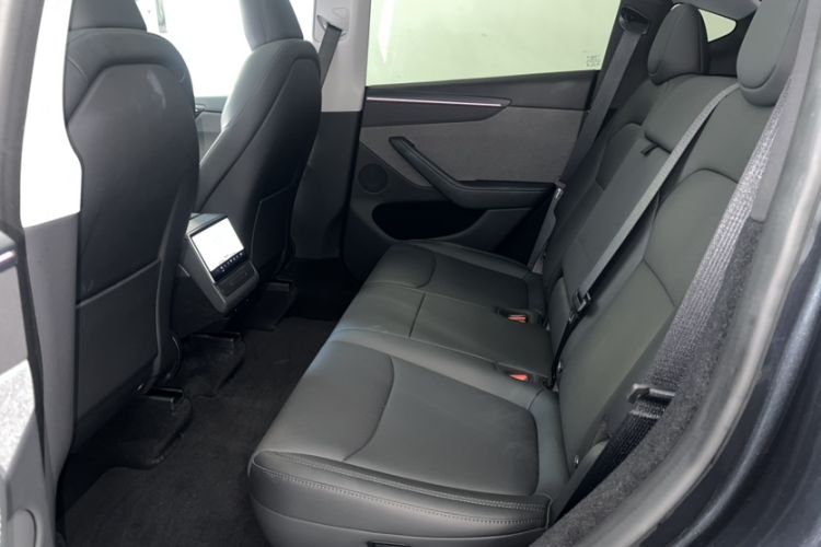 Used Tesla Model Y 2025 Rear-Wheel-Drive Version
