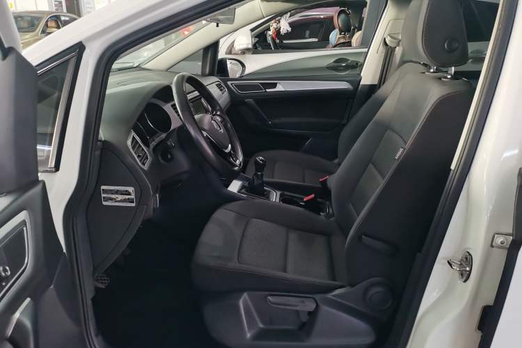 Used Volkswagen Golf Sportsvan 2016 230TSI Manual Entry-Level Trim
