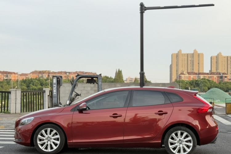 Used Volvo V40 2016 T3 Zhiyi Edition
