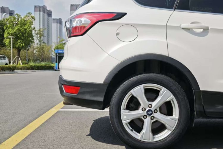 Used Ford Kuga 2017 EcoBoost 180 Two-Wheel-Drive Platinum Edition
