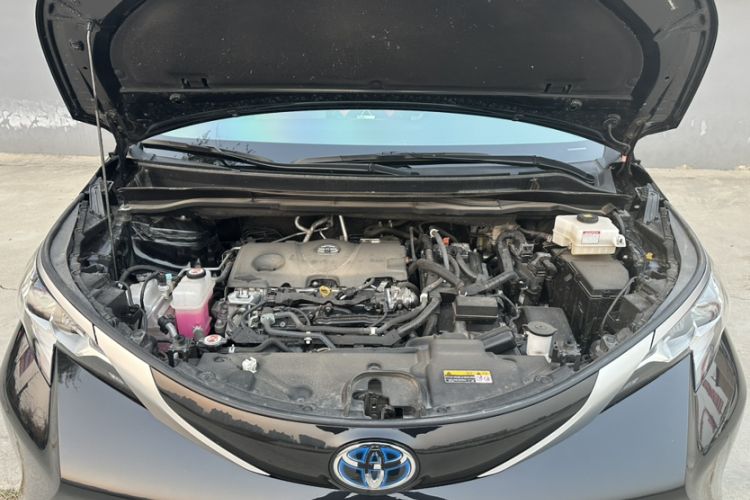 Used Toyota Sienna 2023 2.5L Hybrid Deluxe Edition
