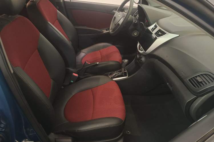 Used Hyundai Verna Ray 2014 1.4L Automatic GLX
