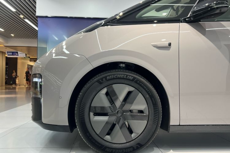 Used Li Auto MEGA 2025 Ultra Smart Refreshed Edition