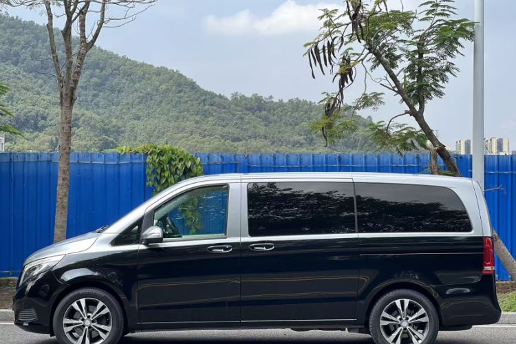 Used Mercedes-Benz V-Class 2017 V 260 Avantgarde Edition
