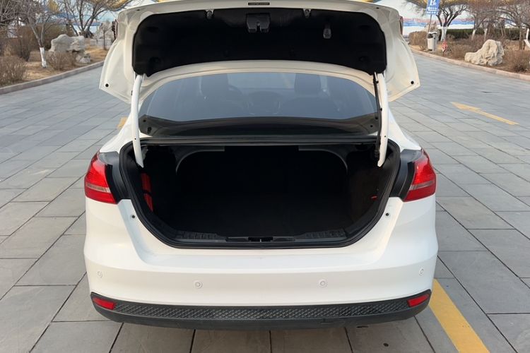 Used Ford Focus 2018 Sedan Classic 1.6L Automatic Trendy SmartDrive Edition