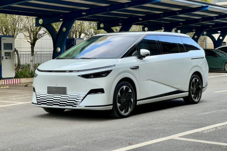 Used XPeng X9 2024 702 Ultra-Long Range Max