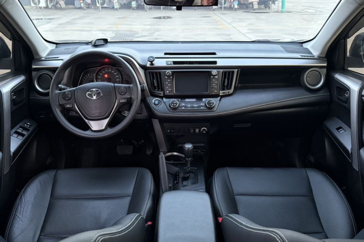 Used Toyota RAV4 2016 2.0L CVT Two-Wheel Drive Fashion Edition China V Standard
