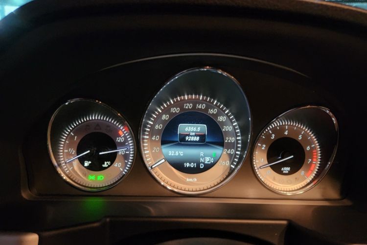 Used Mercedes-Benz GLK-Class 2013 GLK 300 4MATIC Dynamic Sunroof Model
