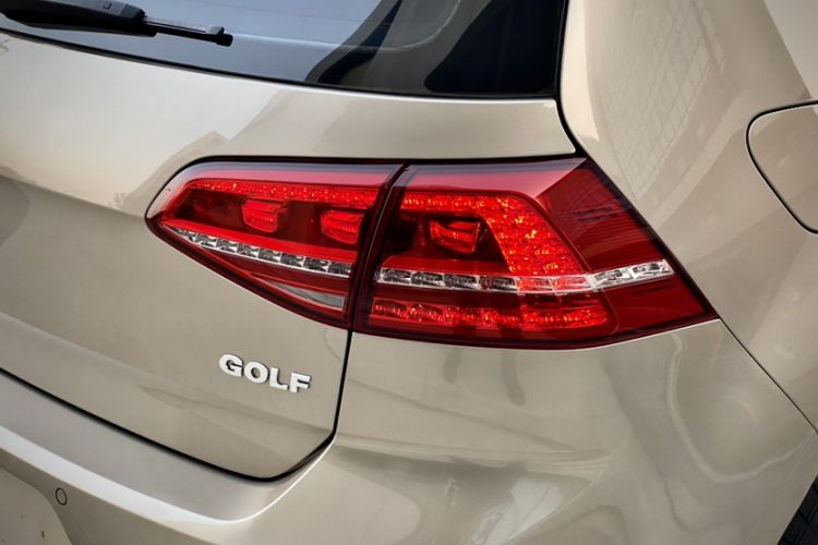 Used Volkswagen Golf 2016 1.6L Automatic Fashion Model
