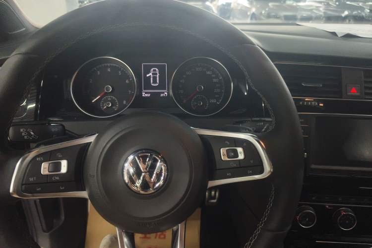 Used Volkswagen Golf 2016 1.4TSI Automatic R-Line
