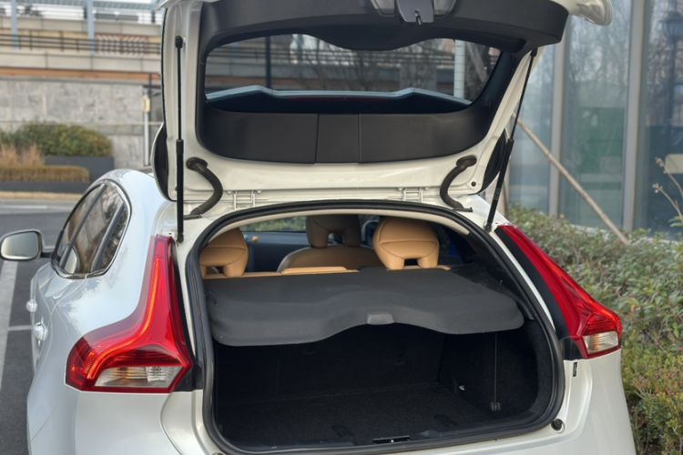 Used Volvo V40 2017 T3 Zhiyi Edition