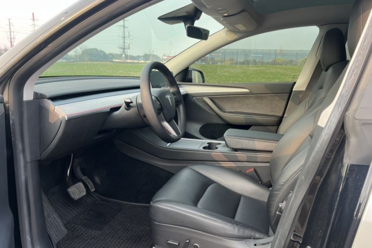 Used Tesla Model Y 2022 Rear-Wheel-Drive Version
