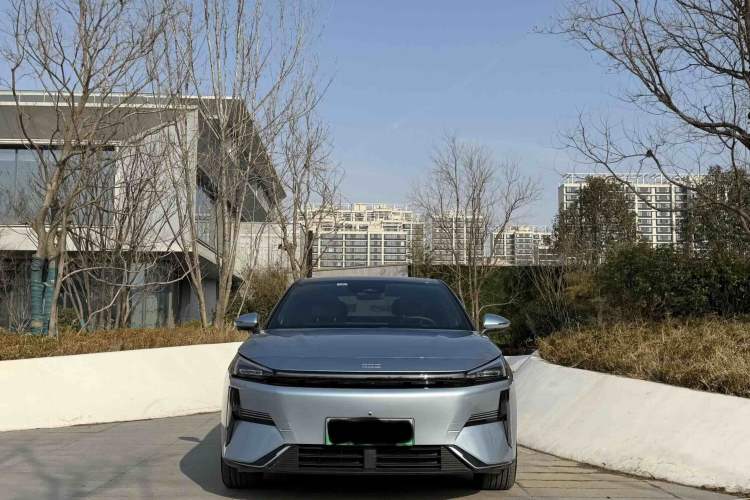 Used  L6 2025 EM-i 140km Starship Edition
