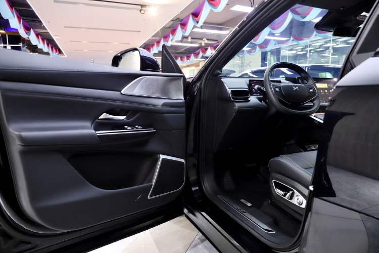 Used XPeng G9 2025 725 with Ultra-Long Range Max
