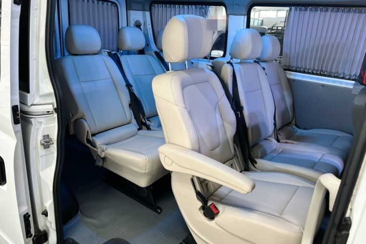 Used SAIC MAXUS Xintu V80 2023 2.0T Manual Classic Aoyuntong Short Wheelbase Mid-Roof 7/8/9-Seater